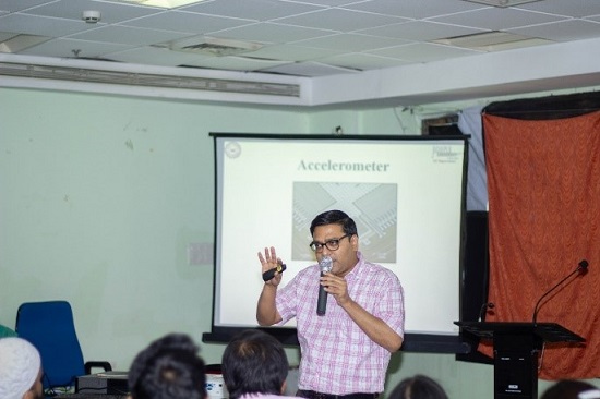 Prof. Pulak Sengupta interacting with the participants