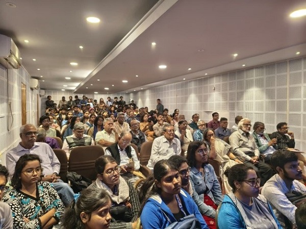 Prof. Pravash Chakraborti felicitating the speaker