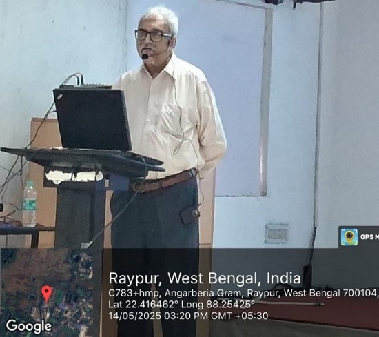 Prof. Sugata Munshi delivering his talk