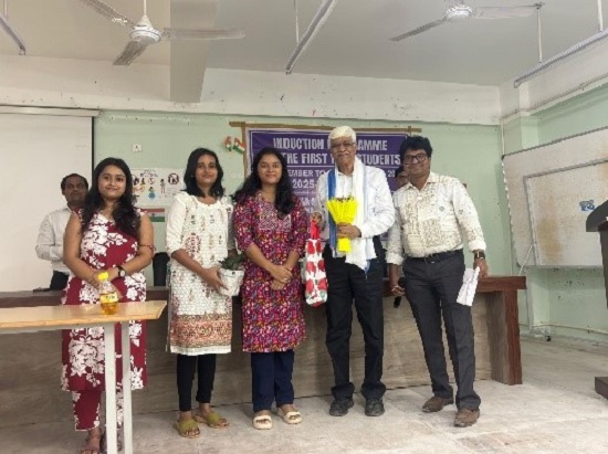 Prof. Pravash Chakraborti felicitating the speaker