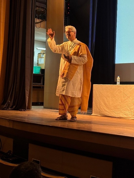 Prof. Sushanta Dattagupta delivering the annual oration