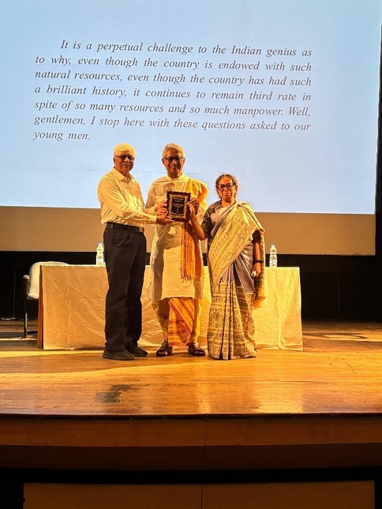 President and Secretary of the WAST presenting the memento to the speaker